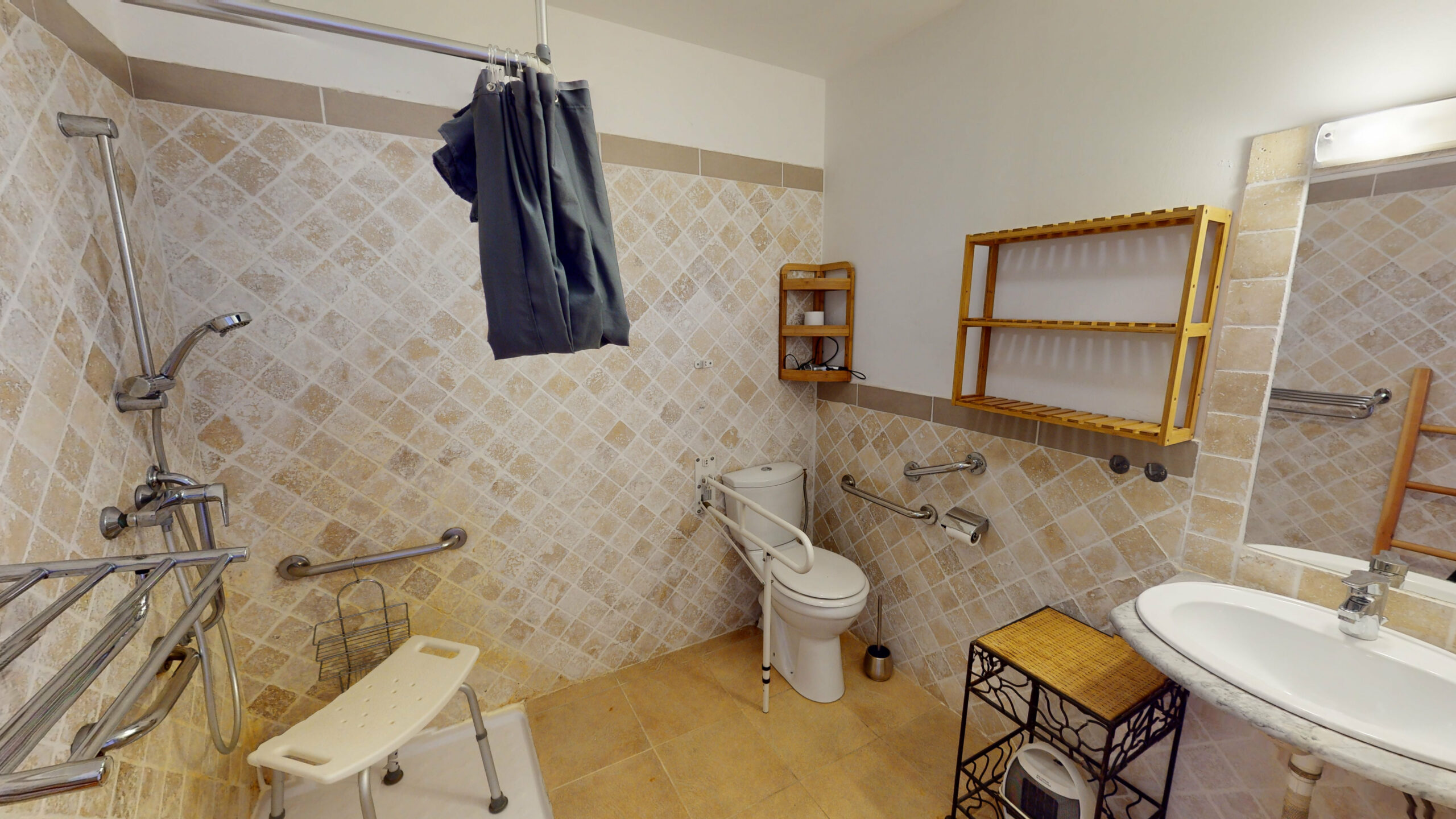 Location gite Lamalou les bains salle d eau Ibiscus accessible handicapés